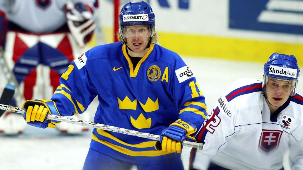 Daniel Alfredsson scoutar, gissningsvis, Kapus närmare än vad LHC gjorde.