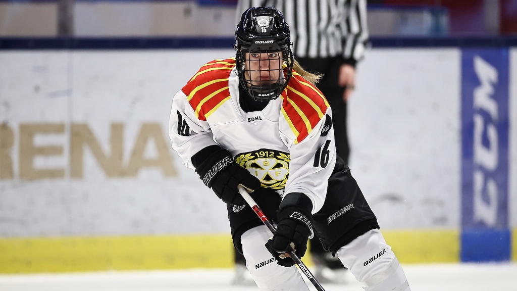 Katerina Mrazova gjorde sju po&auml;ng och fick matchstraff f&ouml;r crosschecking