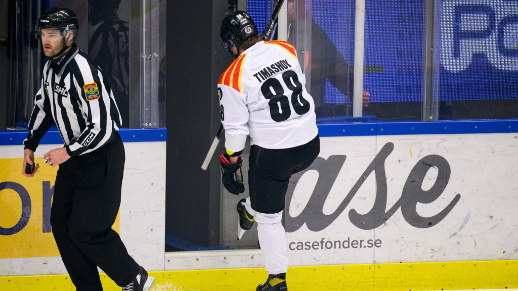 Stj&auml;rnan fick matchstraff &ndash; efter en minut
