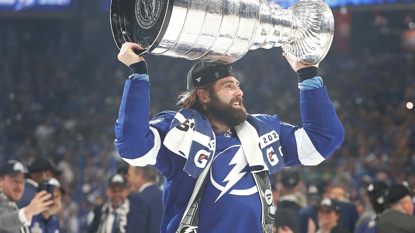 Pat Maroon har vunnit Stanley Cup tre &aring;r i rad &ndash; f&ouml;rl&auml;nger kontraktet