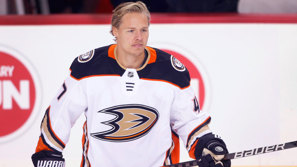 Hampus Lindholm petas &ndash; n&auml;ra att trejdas bort fr&aring;n Anaheim Ducks