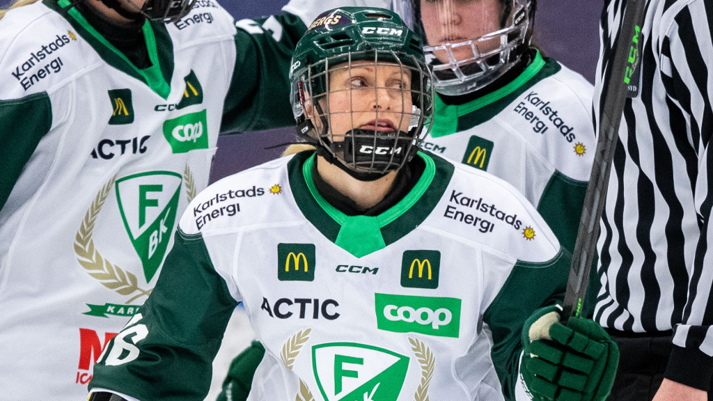 Line Bialik avslutar ishockeykarri&auml;ren