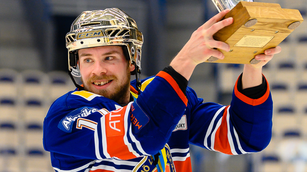 Emil Forslund l&auml;mnar V&auml;xj&ouml; Lakers