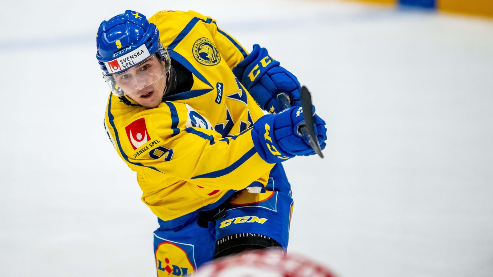 Linus Karlsson matchhj&auml;lte n&auml;r Sverige slog &Ouml;sterike