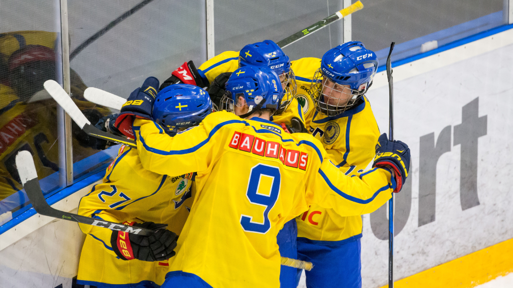 Sverige krossade Schweiz &ndash; tog tredje raka segern