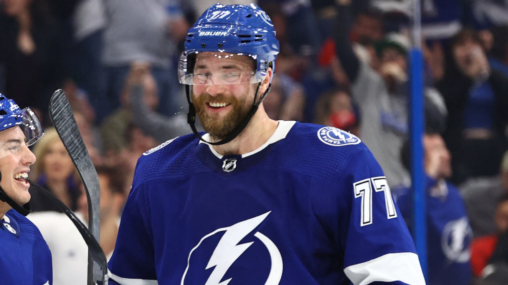 Victor Hedman tangerar po&auml;ngrekordet av en svensk back