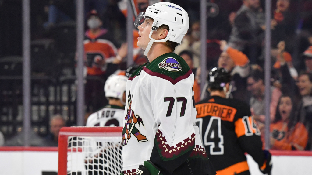 Victor S&ouml;derstr&ouml;m kallas upp av Arizona Coyotes