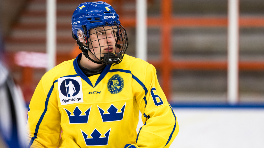 Joel Kjellberg l&auml;mnar Djurg&aring;rden f&ouml;r collegespel