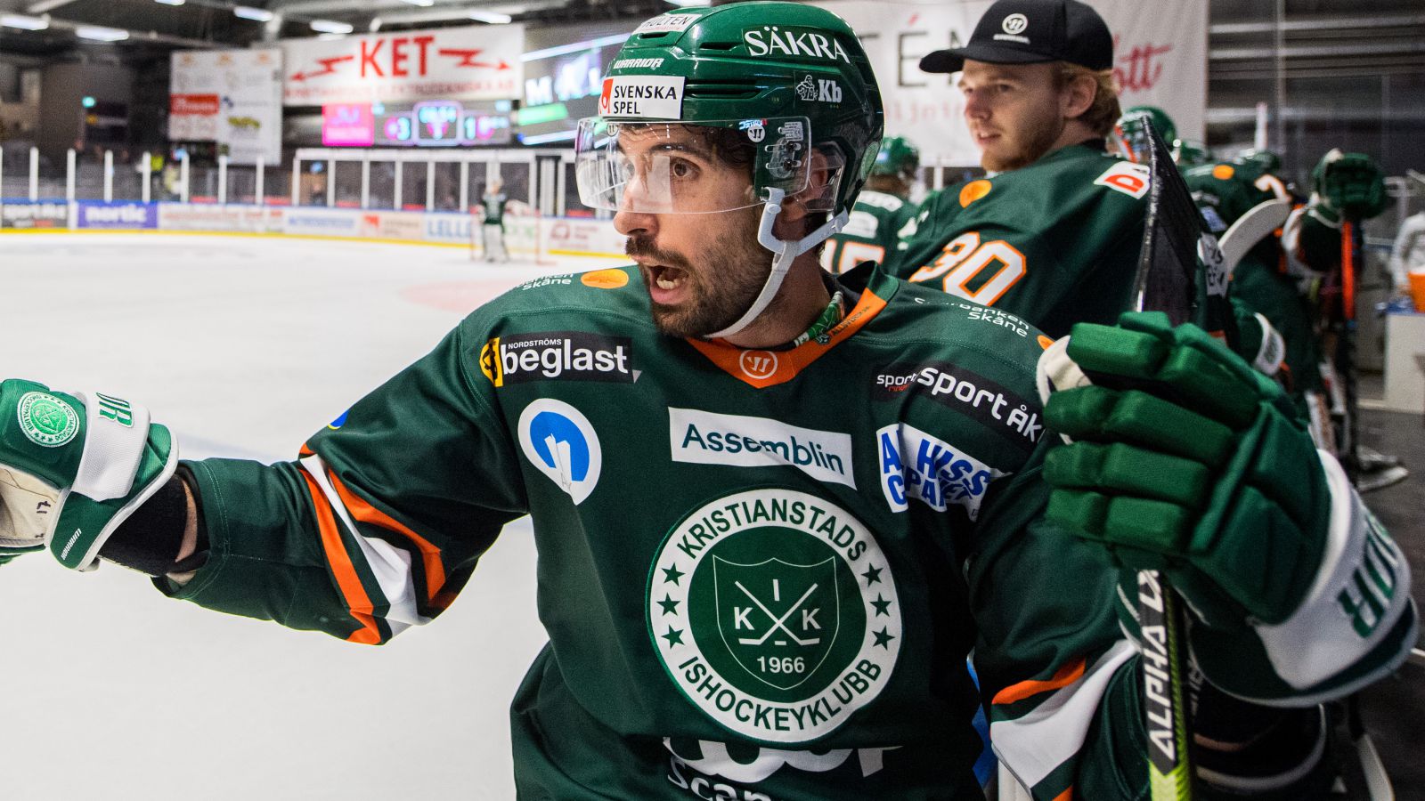 Kristoff Kontos l&auml;mnar Sverige