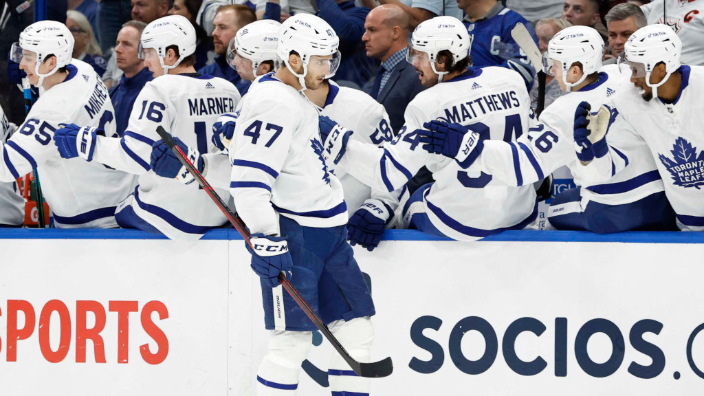 Tre po&auml;ng av Pierre Engvall i Leafs seger