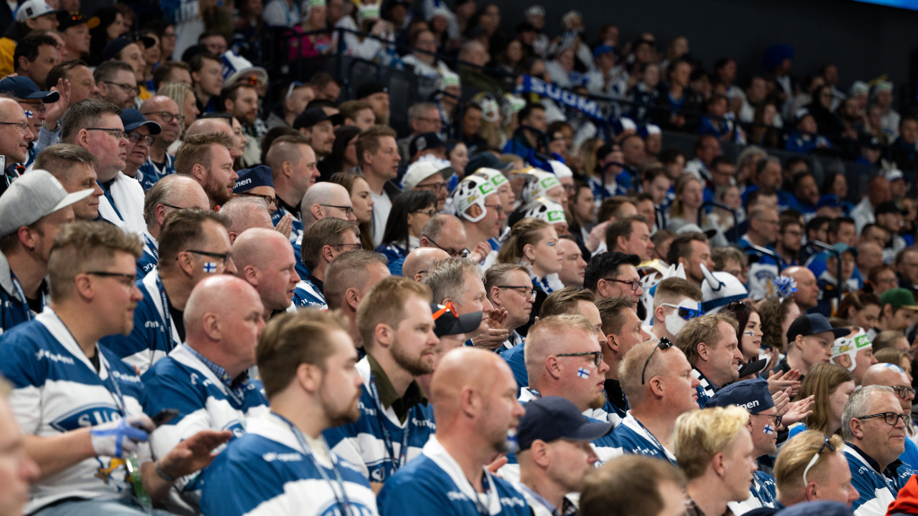 Drama inf&ouml;r VM-matchen &ndash;&nbsp;brand i arenan