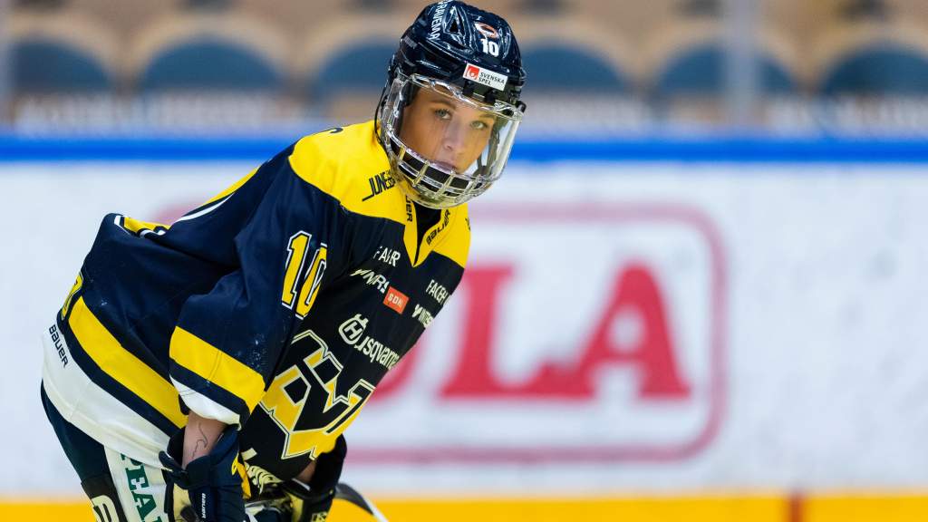 Ronja Mogren l&auml;mnar Schweiz f&ouml;r Minnesota Whitecaps
