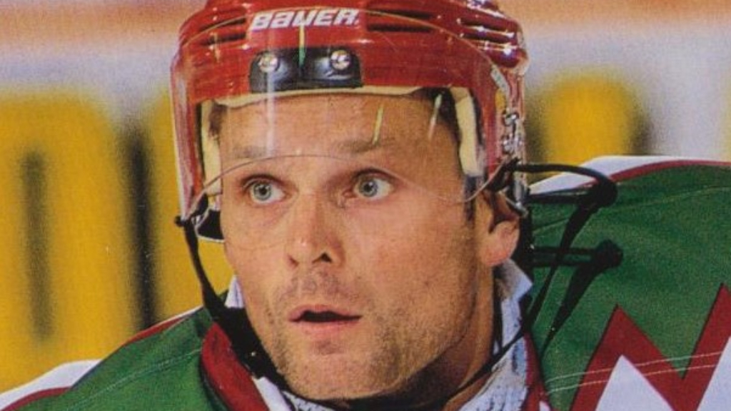 I elithockeyns tj&auml;nst under 37 s&auml;songer