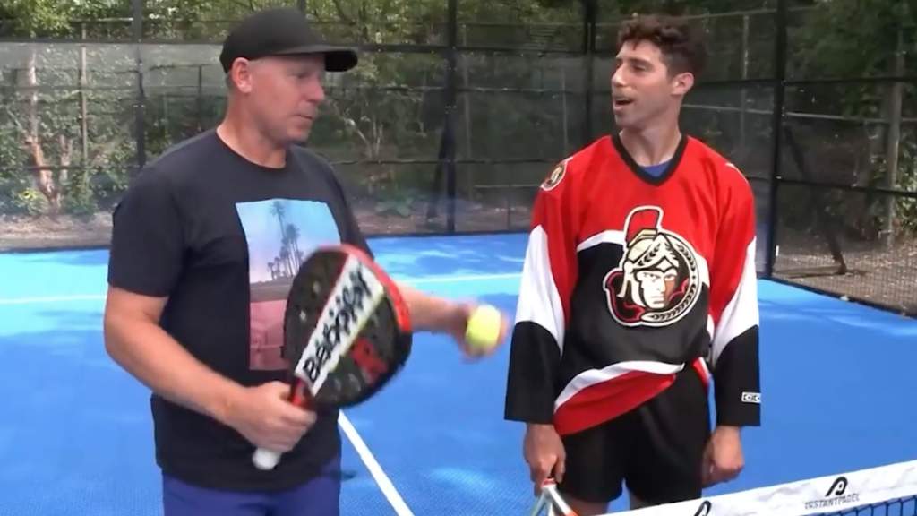 TV: H&auml;r l&auml;r Daniel Alfredsson kanadensarna att spela padel