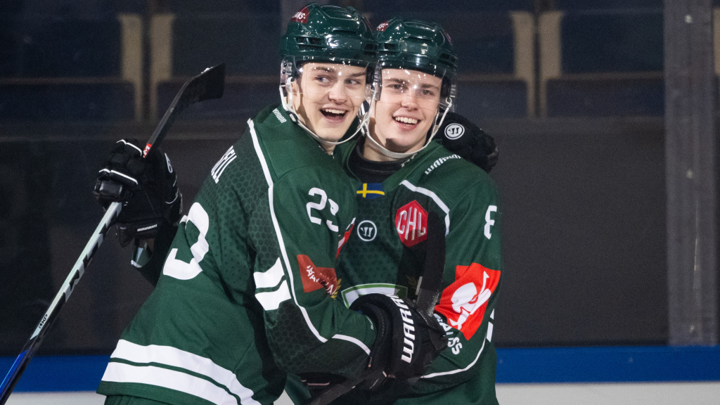 Anton Berglund med sitt f&ouml;rsta m&aring;l &ndash; F&auml;rjestad s&auml;krar avancemang
