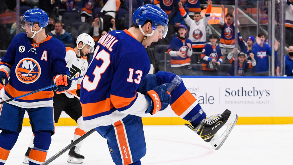 Mathew Barzal skriver &aring;tta&aring;rskontrakt med New York Islanders