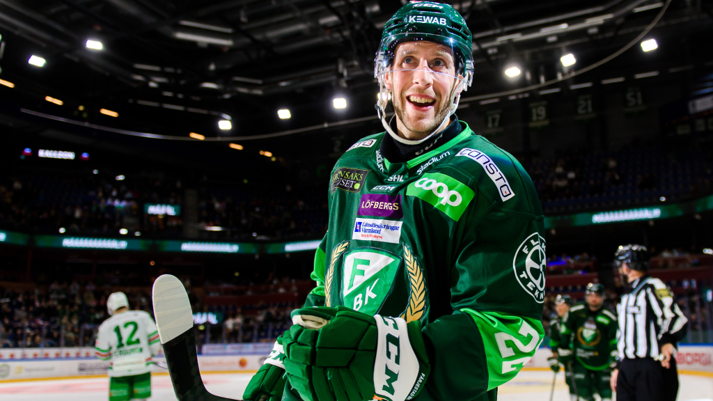 Per &Aring;slund f&ouml;rl&auml;nger med F&auml;rjestad till 2025