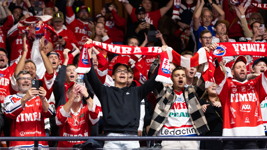Supportrarna avvisades fr&aring;n bortast&aring;: "Valde att br&auml;nna blixtbengaler"