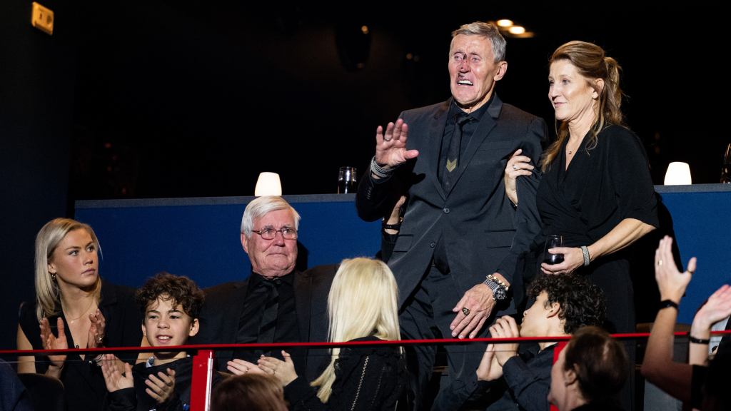 St&aring;ende ovation f&ouml;r B&ouml;rje Salming p&aring; Tidernas Hockeygala