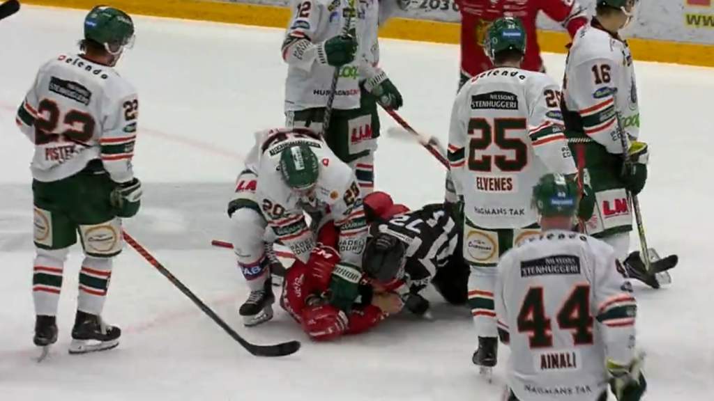 Pontus Netterberg st&auml;ngs av en match efter slagsm&aring;let med M&aring;ns Carlsson