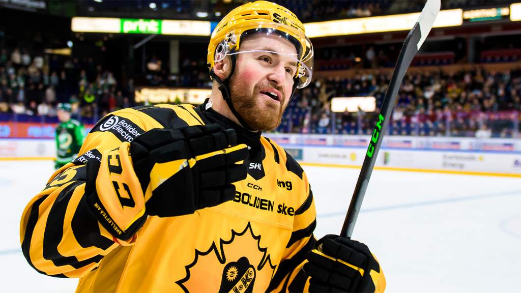 Adam Mascherin n&auml;rmar sig s&auml;songsdebuten