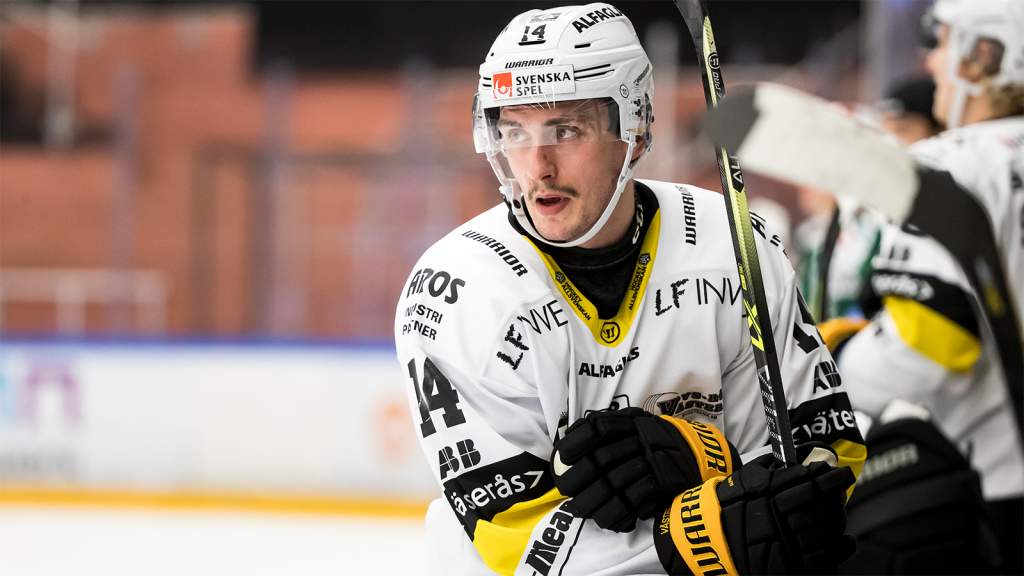 BEKR&Auml;FTAT: Jesper Johansson g&ouml;r &aring;terkomst i V&auml;ster&aring;s