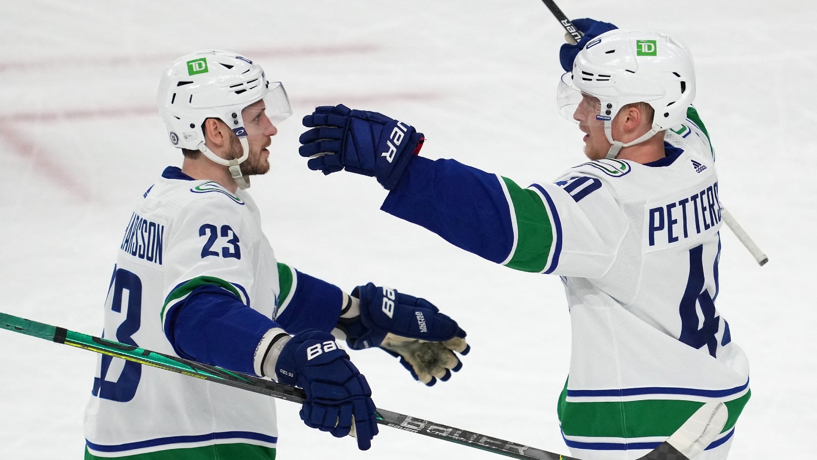 Elias Pettersson försvarar Oliver Ekman Larsson: "Led med honom"