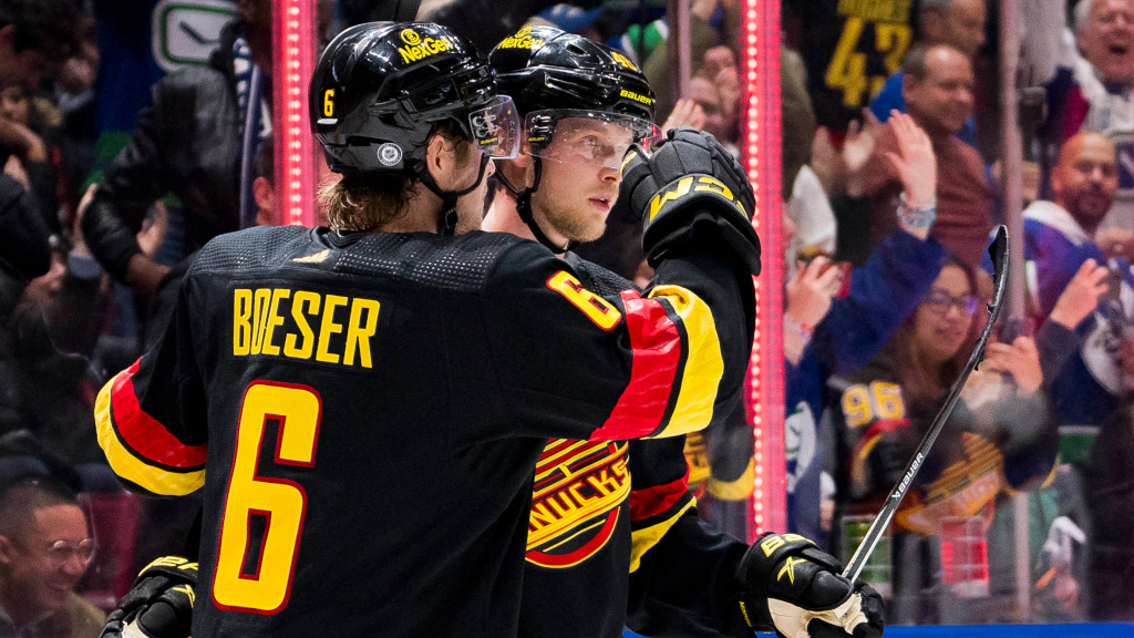 Elias Pettersson upp i ensam poängligaledning