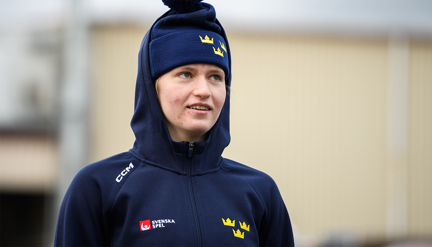 Hilda Svensson väljer collegespel - följer lagkamraterna