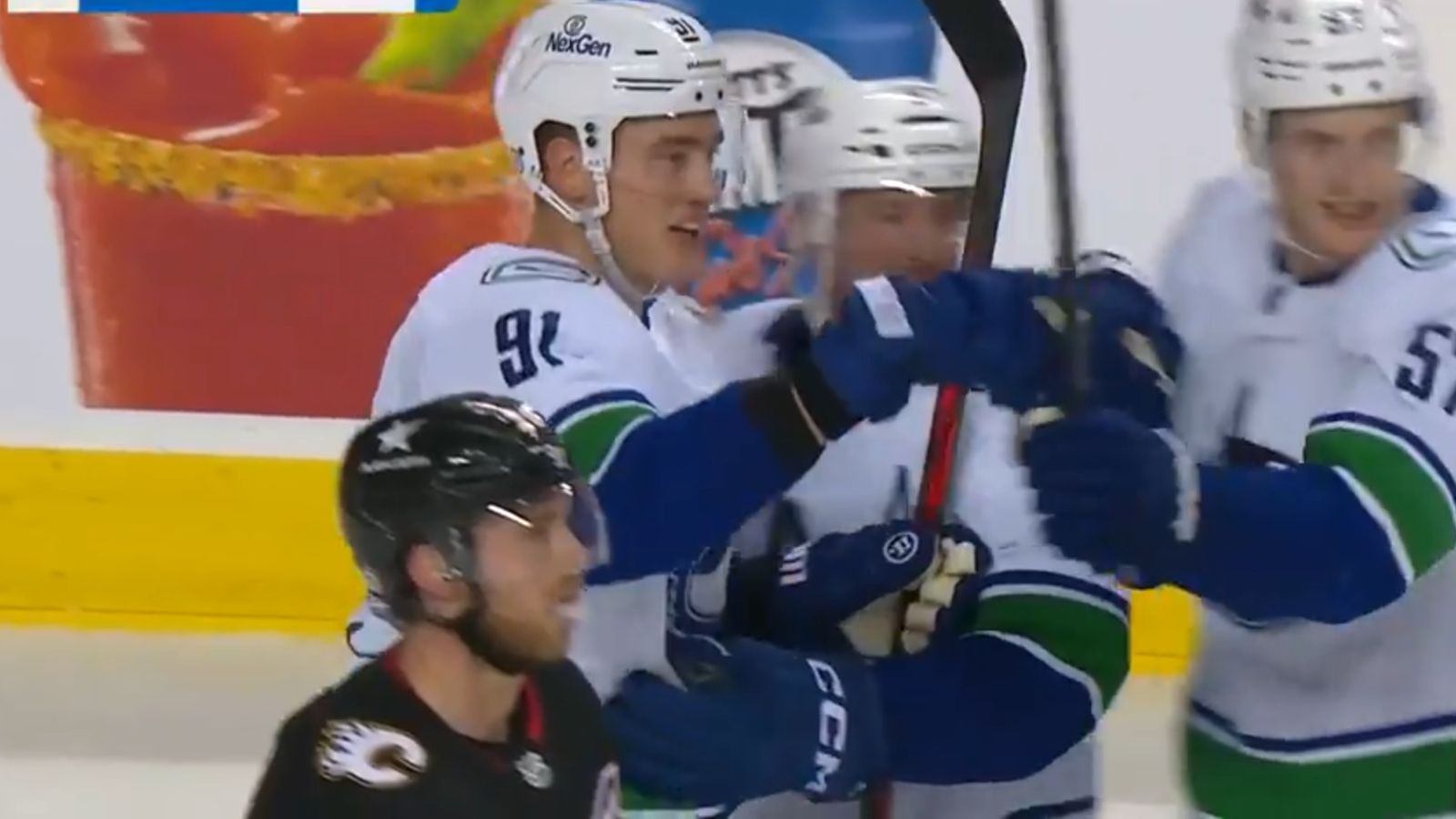 Nikita Zadorov var med och sänkte Calgary direkt i sin Vancouver-debut