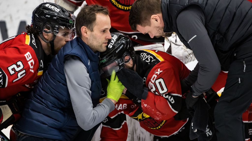 Jack Connolly utgick – efter en hög klubba: "Man ser att det tar illa"