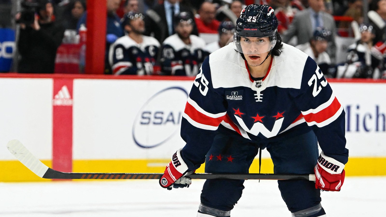 Ethan Bear skriver in sig i NHL:s assistansprogram