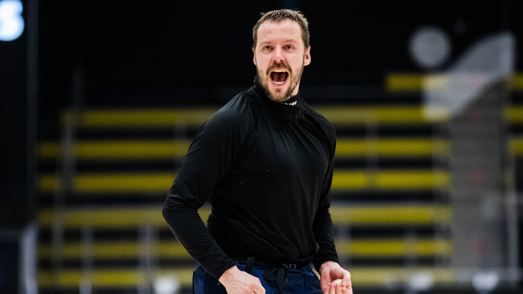 Marcus Eriksson prisas om Hockeyallsvenskans MVP och årets forward