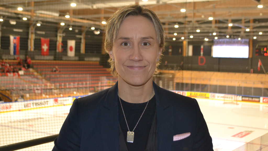 Old School Hockey – Maria Rooth