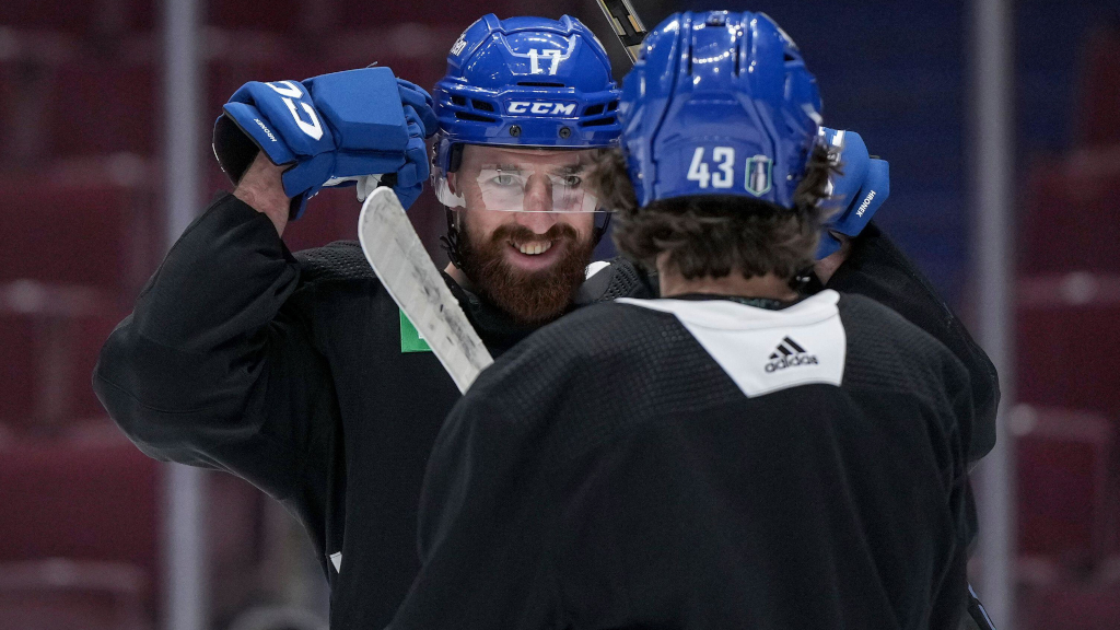 Filip Hronek skriver åttaårskontrakt med Vancouver Canucks