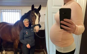 Ridningen hjalp Linda gjennom fire svangerskap: – Skulle ønske enda flere leger og jordmødre ga tommel opp