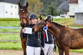 Kathrine Wik-Farstad flyttet hjem med en klar ambisjon: – Jeg prøver å oppmuntre flere til å avle og satse på norske hester