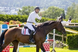 To menn blant de åtte nye ridelærerstudentene