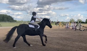 Se klippet: Thea (14) starter sprang uten hodelag