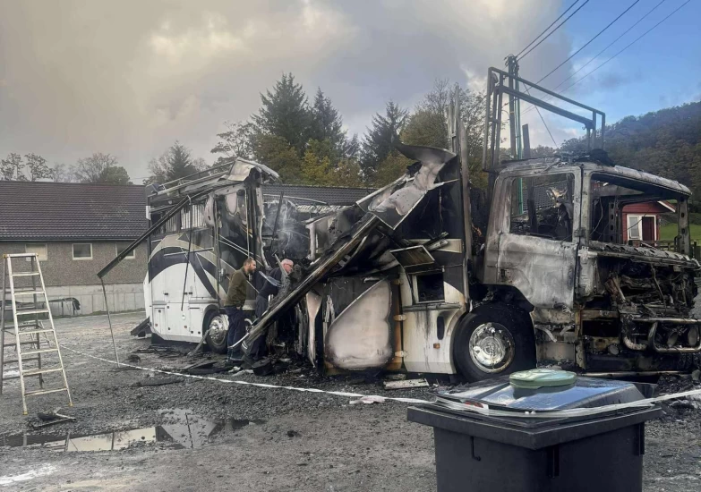 Hestelastebilen brant ned foran øynene deres: – Det gikk utrolig fort