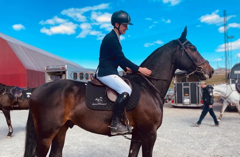 Trener Vetle Solenes: – Skylder rytterne og hestene å prøve