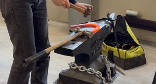 Spørreundersøkelser om hovslagerfaget i Norge – for hesteeiere og hovslagere