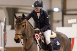 Benedikte (32) utdanner ponnier til sporten: – Min måte å gi tilbake