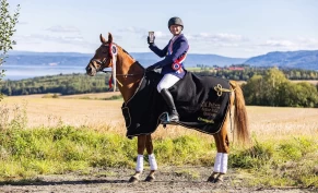 Slik trener feltrittrytteren: – Tillit bygges ikke i full galopp